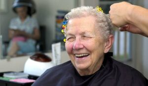 Senior-Friendly Hairstyling Vancouver
